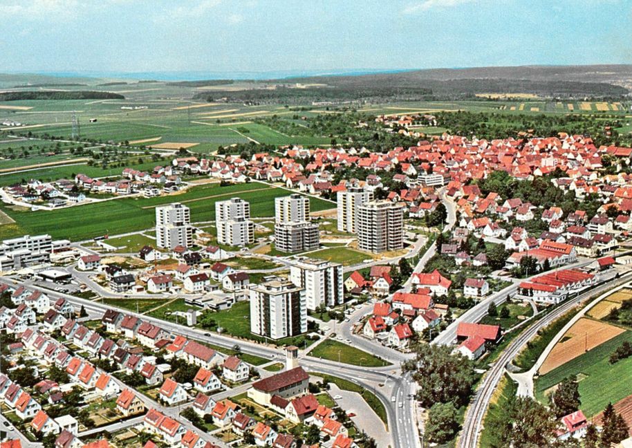 Eine Postkarte aus den frühen 70er Jahren zeigt, wie schnell Maichingen nach dem Zusammenschluss mit Sindelfingen wächst. Bild: z