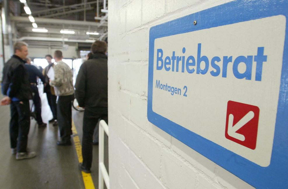 Betriebsräte müssten gegenüber dem Arbeitgeber mehr zu melden haben, meinen die Gewerkschaften.