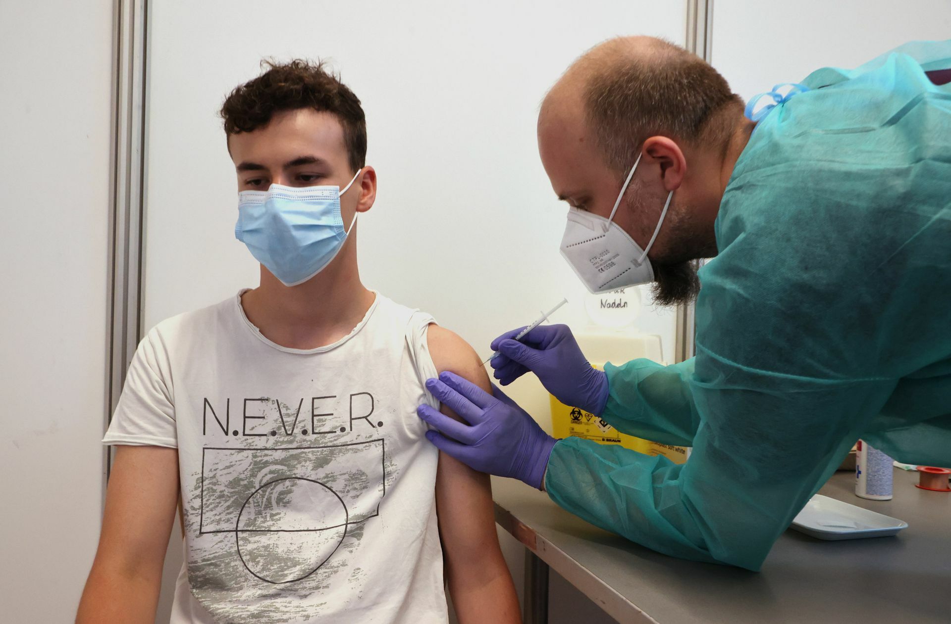 Die mRNA-Vakzine von Biontech/Pfizer (Comirnaty) und Moderna gegen das Coronavirus sollen bei jungen Männern vereinzelt Herzmuskelentzündungen begünstigt haben.
 Foto: dpa/Bodo Schackow