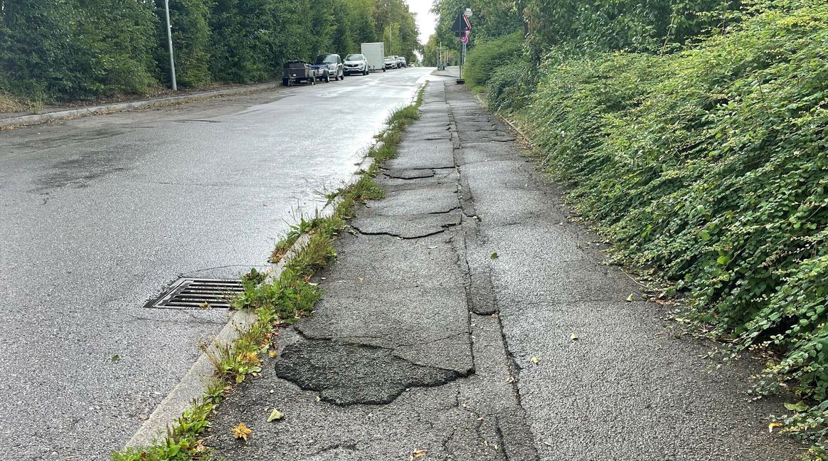 So sieht der Gehweg in der Vaihinger Straße aus. Bilder: Gospodarczyk