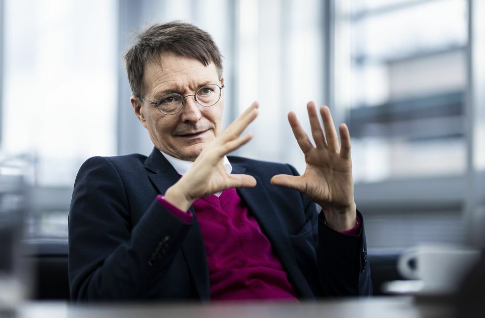 Der Minister warnt vor zu schnellen Öffnungsschritten.