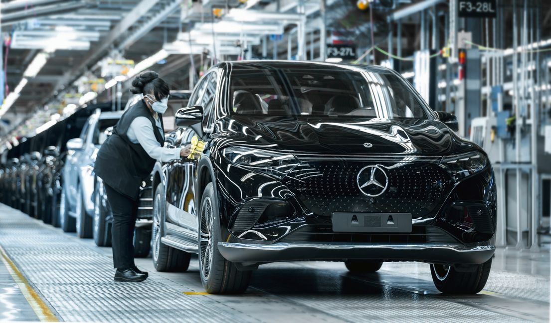 Im Mercedes-Werk in Tuscaloosa (USA) ist die Produktion des EQS SUV angelaufen.   Bild: Mercedes-Benz