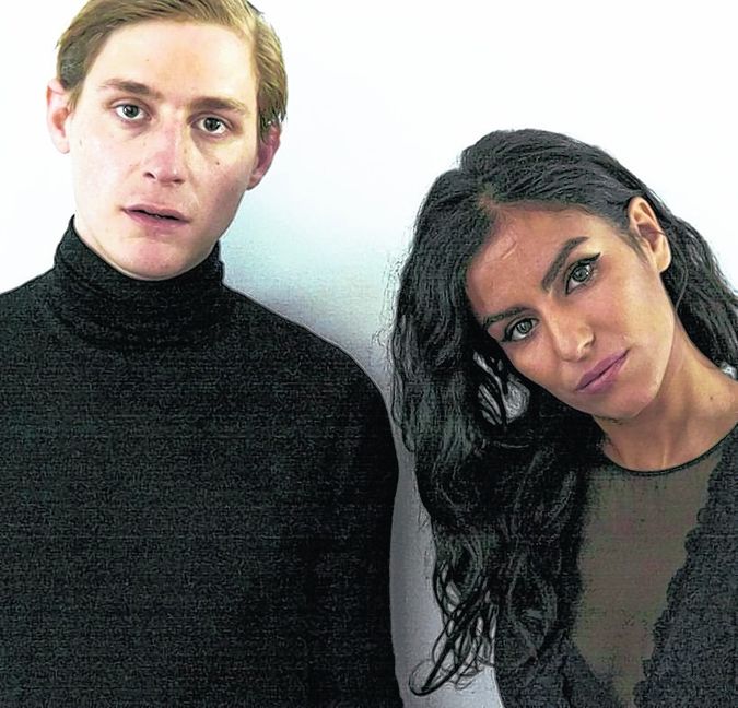 Das Duo Parsi San hat im Sindelfinger Kulturpavillon seine atmosphärischen Sound-Landschaften auf die Bühne gebracht. Bild: z