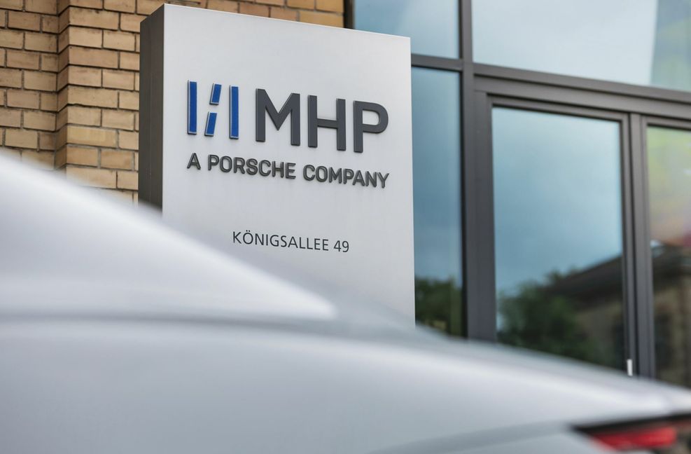 Porsche kauft Mitgründer Ralf Hofmann seine restlichen Anteile ab und ist nun alleiniger Eigner der Beratungsfirma MHP.