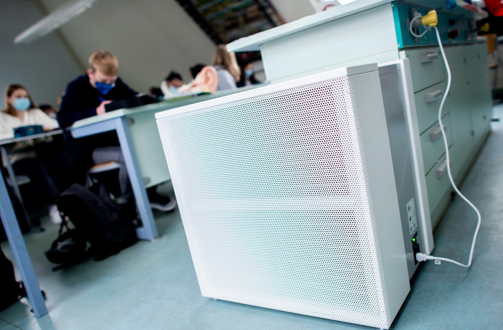Für 70 Millionen Euro sind in den vergangenen Monaten Luftfilter und CO2-Ampeln zur Ausstattung von Schulen und Kitas angeschafft worden.