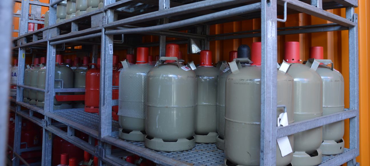 Das Gasflaschen-Hochregallager bei Hornbach in Sindelfingen.     Bild: Greck