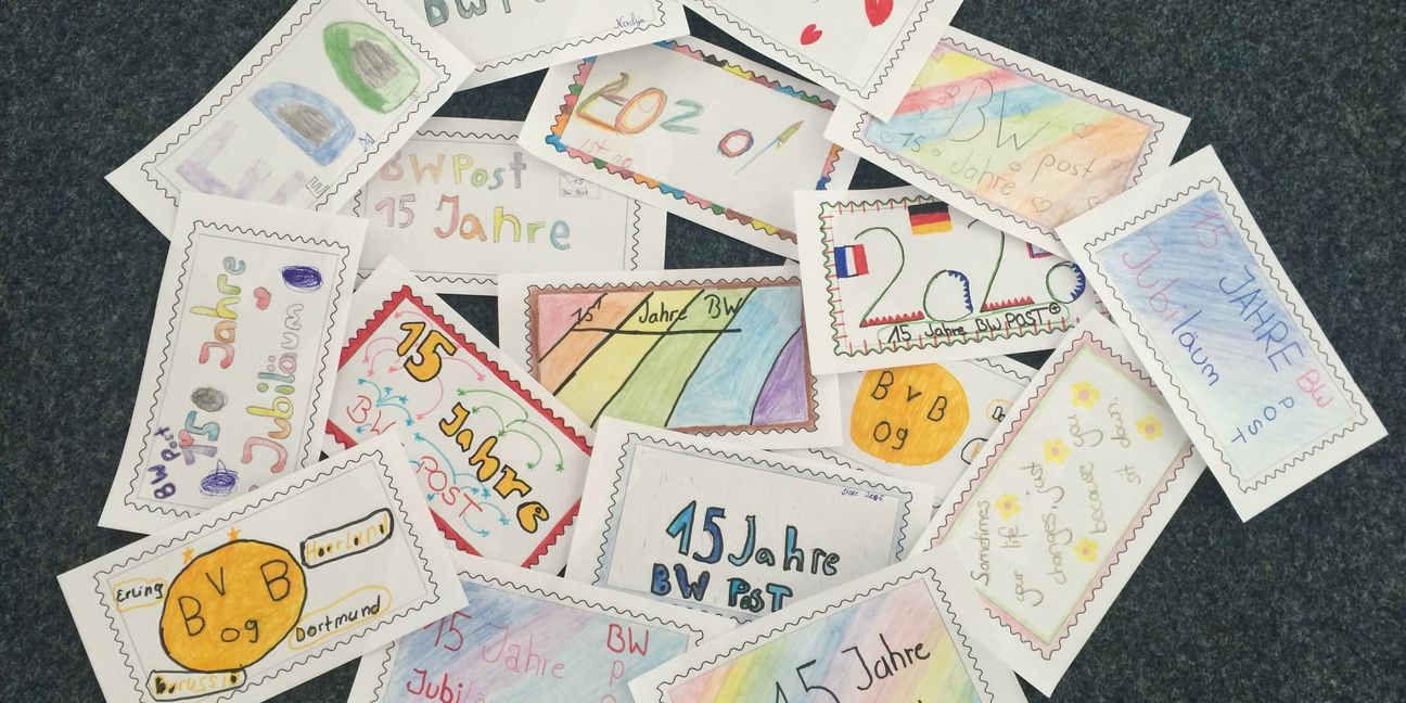 Einige dieser von den Goldberg-Schülern gestalteten Jubiläums-Briefmarken gehen demnächst in limitierter Auflage in Produktion.