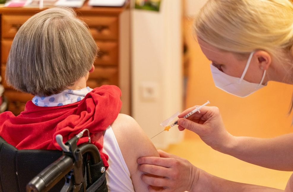 Anders als im Pflegeheim ist das betreute Wohnen beim Impfen zunächst außen vor.