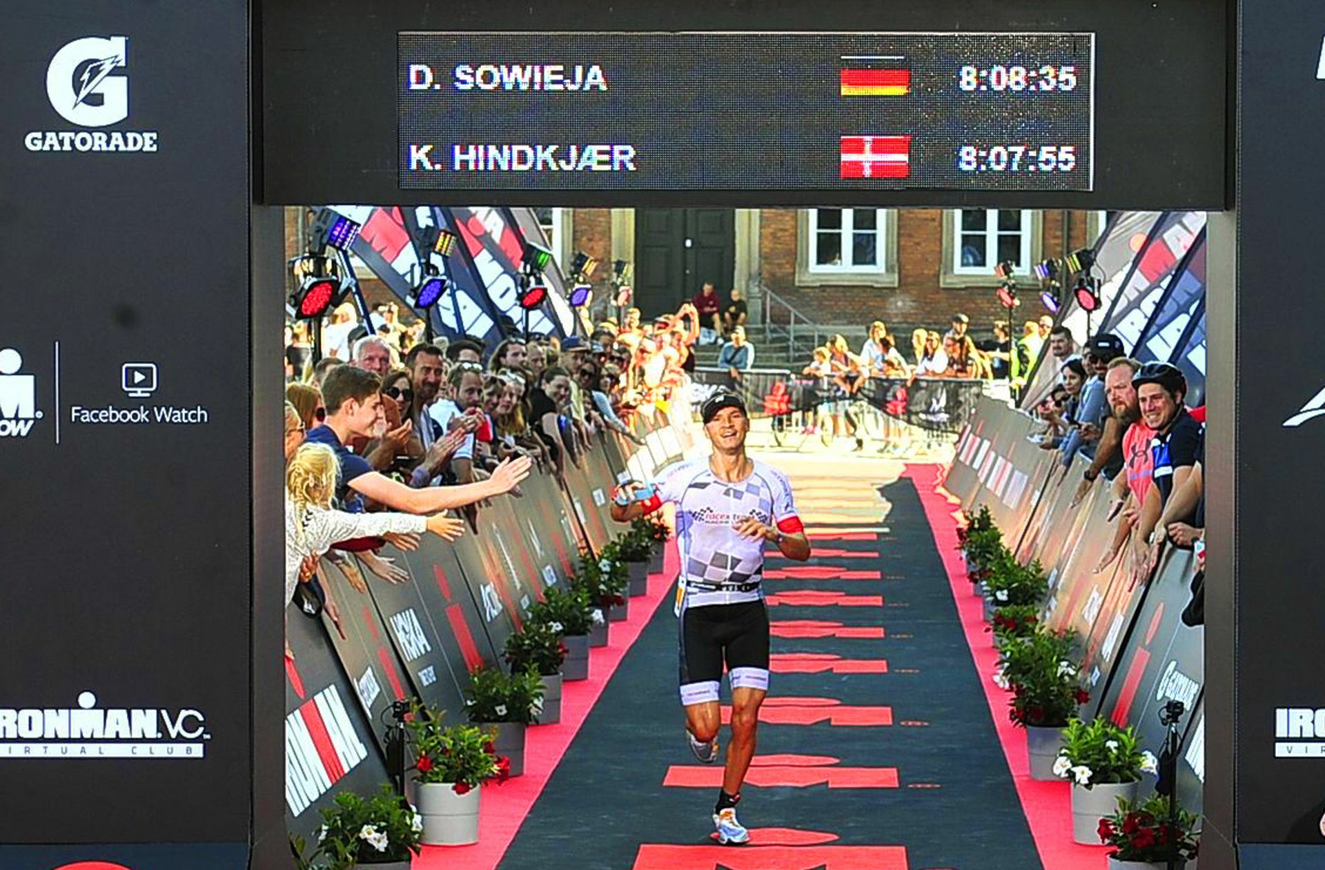 Gleich bei seinem ersten Triathlon über die Ironman-Distanz blieb Dominik Sowieja nur knapp über der Acht-Stunden-Marke.