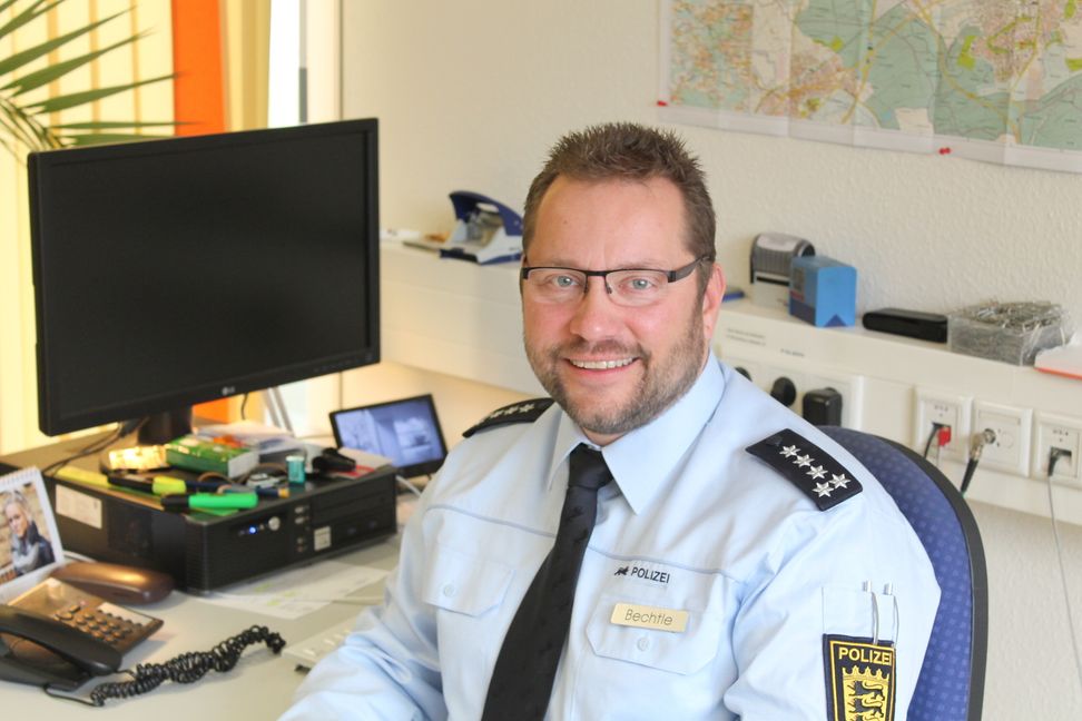 Seit 2005 ist Frank Bechtle Leiter des Maichinger Polizeipostens. Bild: z