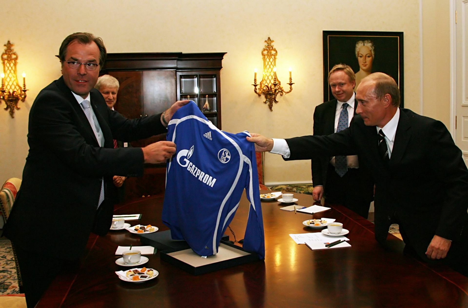 Der Schalker Ex-Aufsichtsratschef Clemens Tönnies (li.)  ist 2006 zu Gast bei Wladimir Putin.