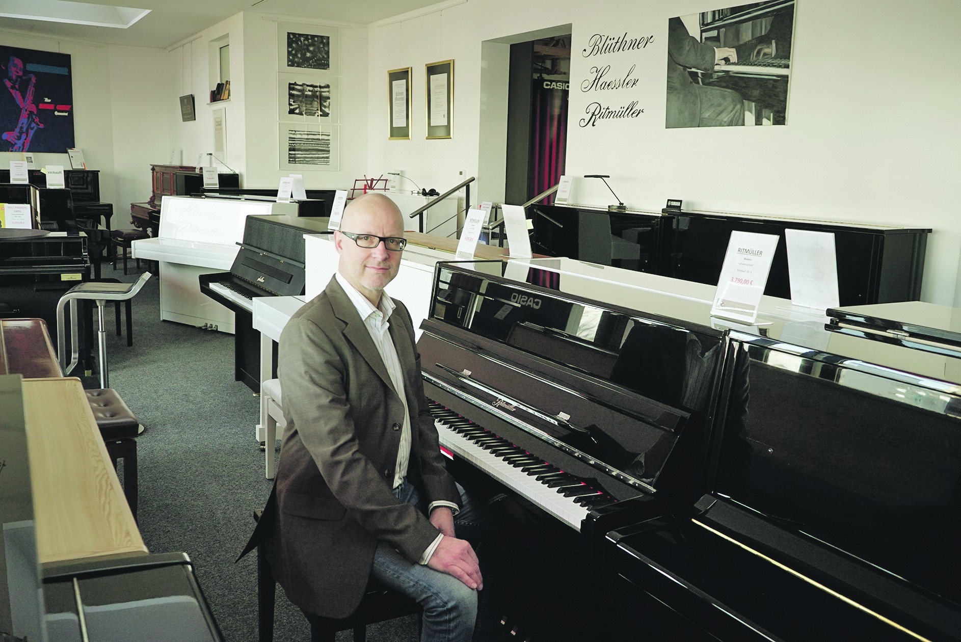 Seit 20 Jahren betreibt Stefan Arnolds in Sindelfingen seine Klavierwerkstätte im eigenen Klaviergeschäft. Bild: Heiden