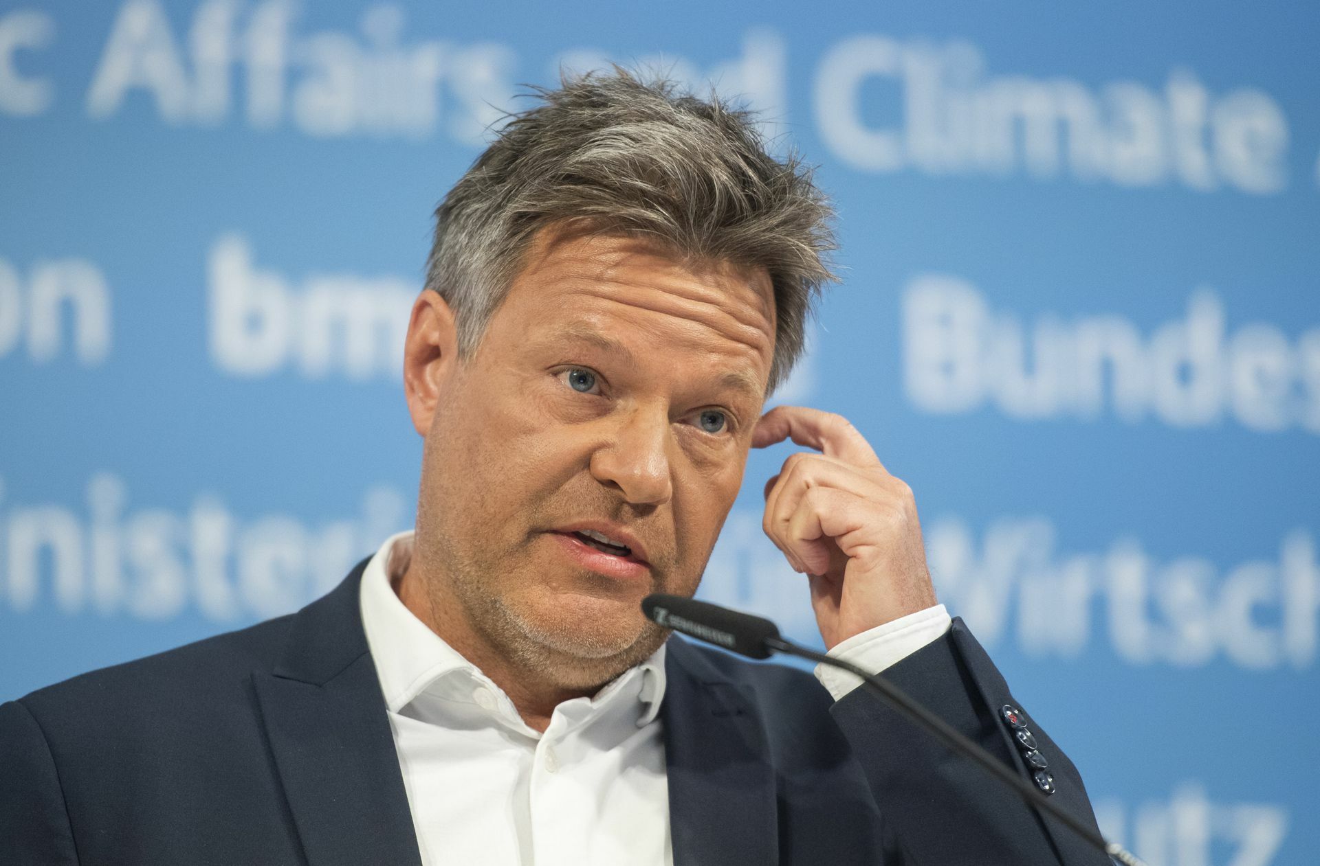 Robert Habeck zeigt sich mit dem Industrieverband und der IG Metall einig, hängt aber den Rest der Wirtschaft ab.