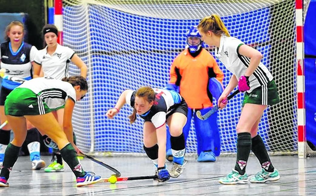 Svenja Held (Mitte) und die Böblinger Frauen schlugen sich gegen die höherklassigen Gegnerinnen achtbar. Bild: automotorart