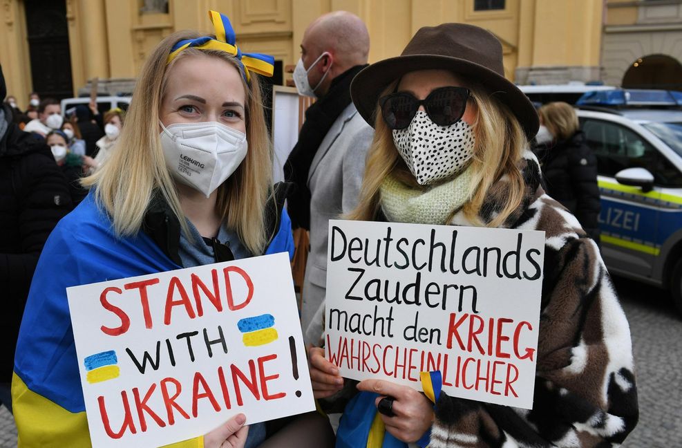 Auch wenn sich diese beiden Frauen dies wünschen: Bisher scheint die deutsche Friedensbewegung der Ukraine nicht beizustehen.