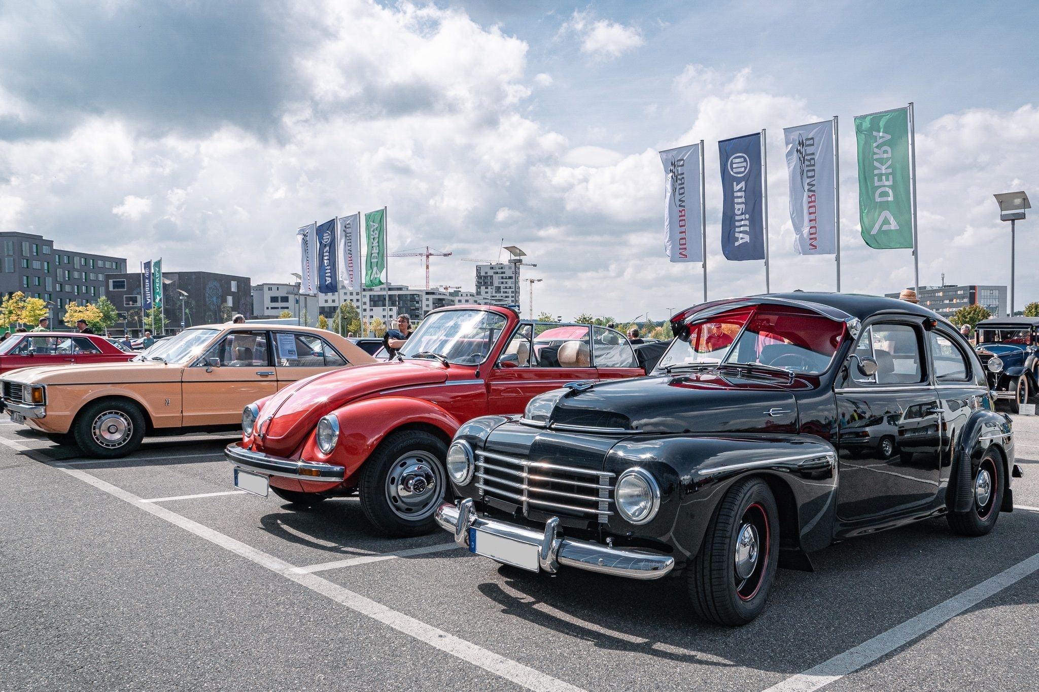 Auch einstige Alltagsautos wie Ford Taunus, VW Käfer oder „Buckelvolvo“ haben inzwischen inzwischen als Oldtimer einen ganz eigenen Reiz.    Bild: J. Reichl