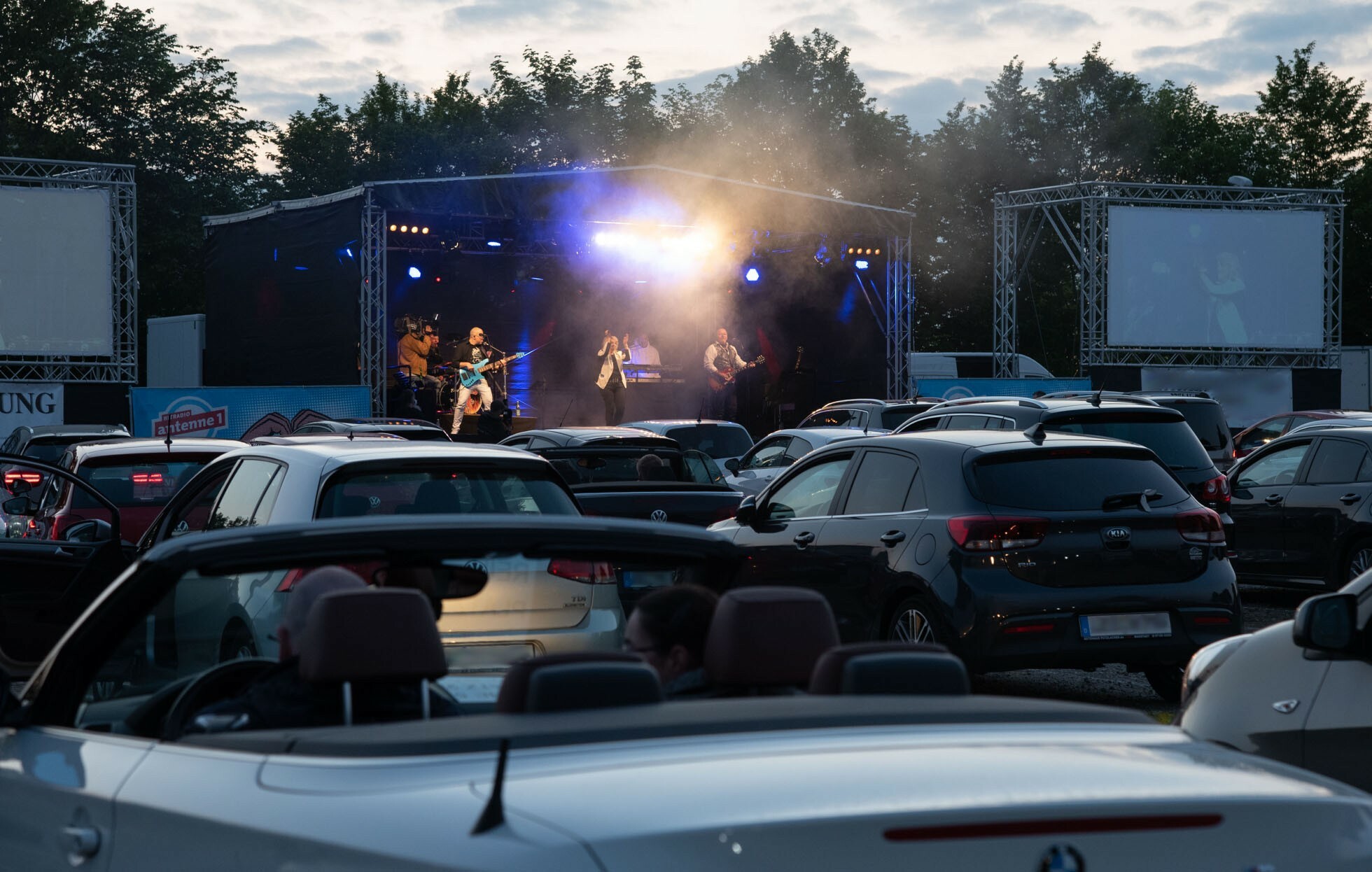 Gärtringen, Schwarzwaldhalle, Kultur im Auto, Autokonzert, Lollies, GB-Foto: Vecsey
