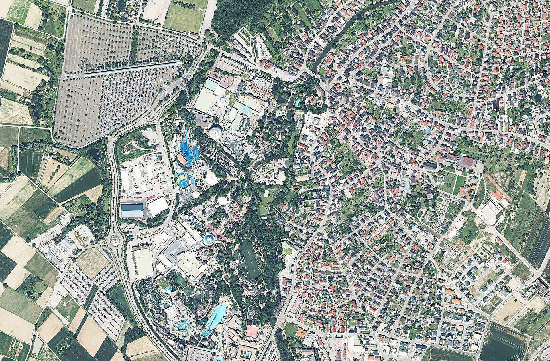 Rust im Jahr 2022: Der Europa-Park links im Bild ist deutlich zu erkennen.