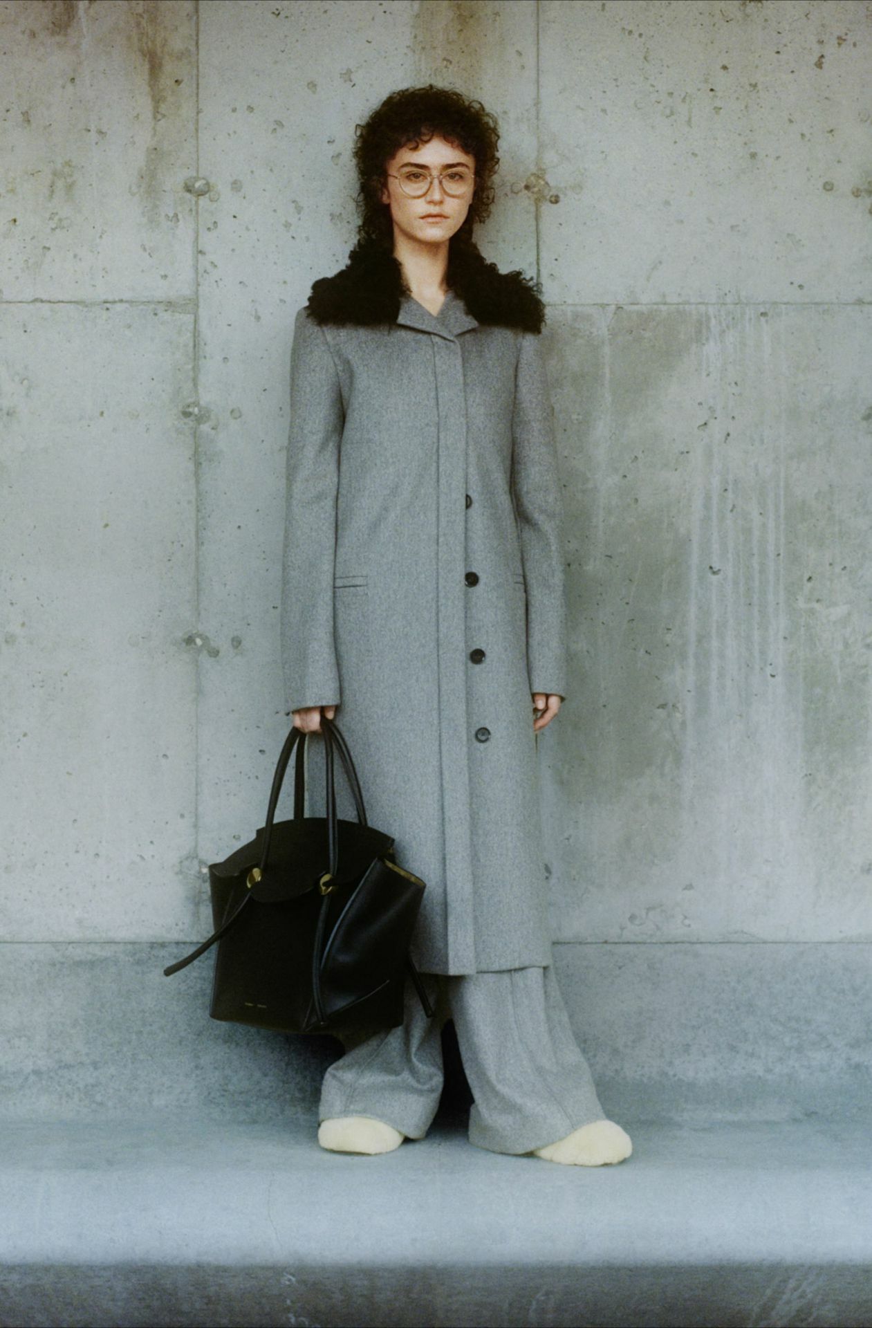 Ella Emhoff, die Stieftochter der US-Vizepräsidentin Kamala Harris ist Mitte Februar erstmals bei der New York Fashion Week als Model aufgetreten. Foto: Proenza Schouler