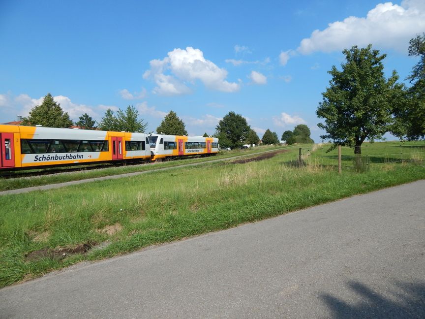 Zwischen Holzgerlingen und Dettenhausen verkehren in den Sommerferien nur Busse statt der Schönbuhbahn. Bild: z