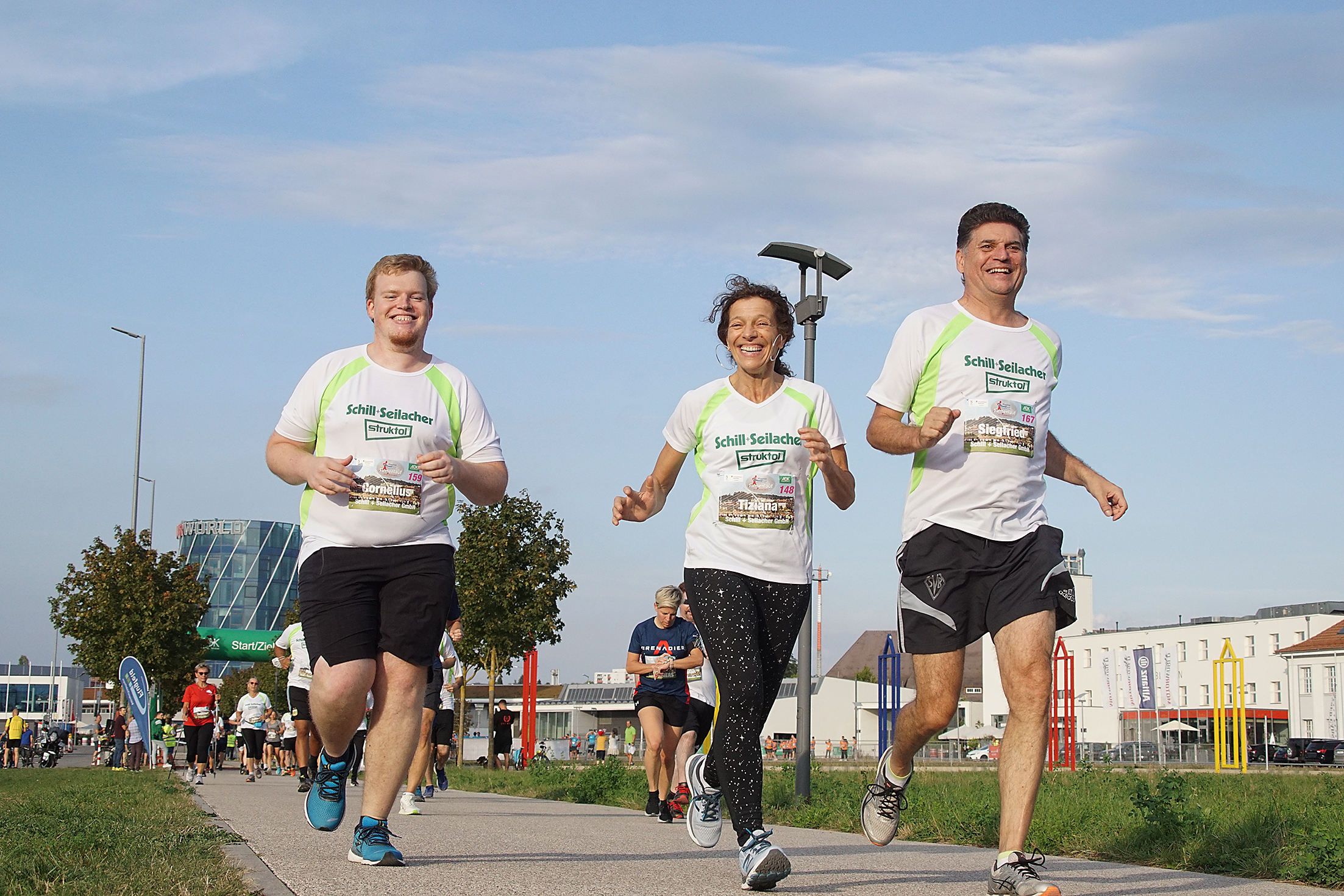In kleinen Gruppen und mit der etwa ums zehnfache reduzierten Teilnehmerzahl ging es im September beim Flugfeldlauf um den Langen See. Das war eine der wenige Veranstaltungen, die es 2020 gegeben hat. Bild: Dettenmeyer/A