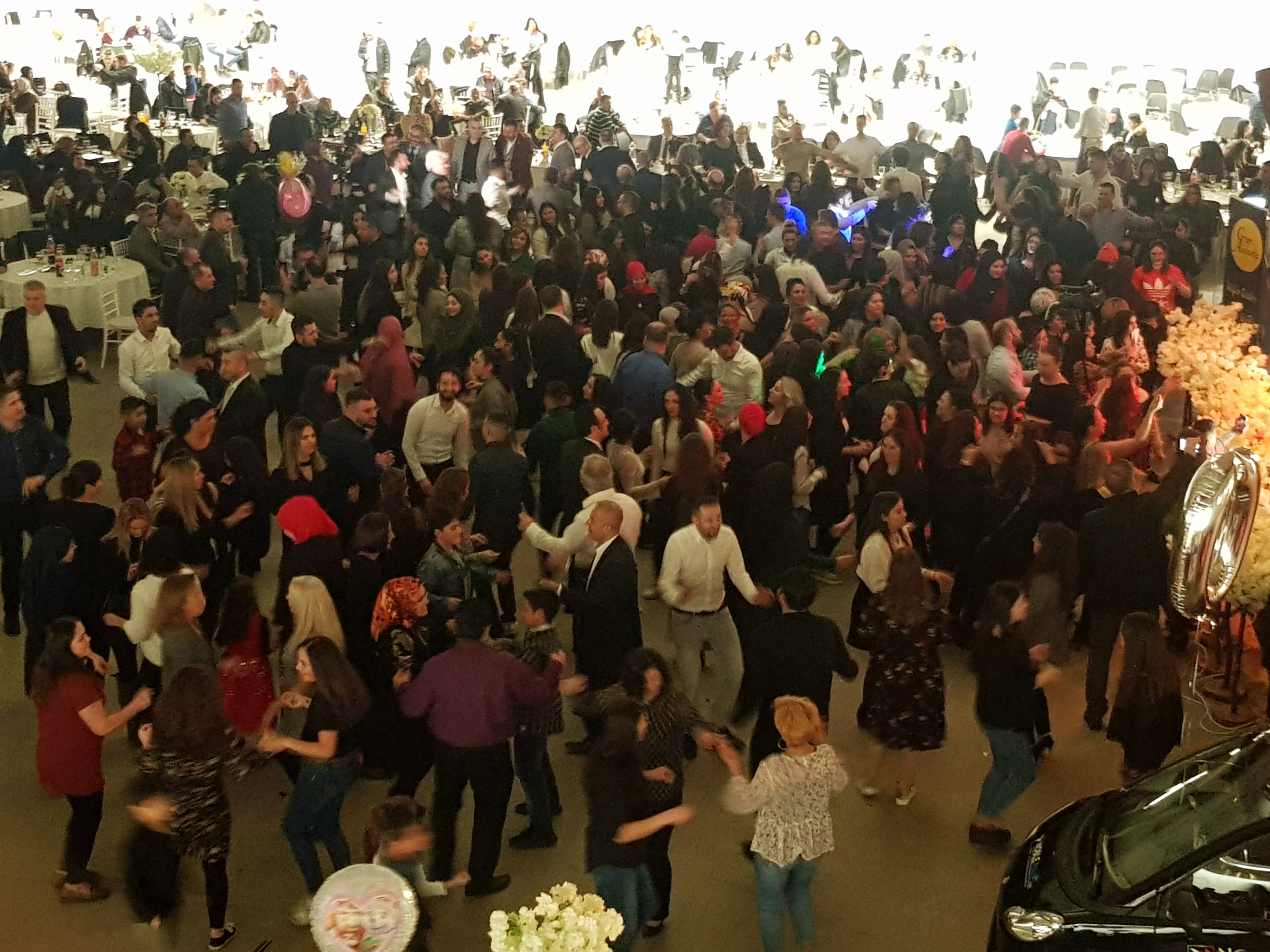 Mit einem fröhlichen Fest wurde in der Messehalle das 20-jährige Bestehen des Karandere Freundschafts- und Kulturvereins Sindelfingen gefeiert.  Bild: z
