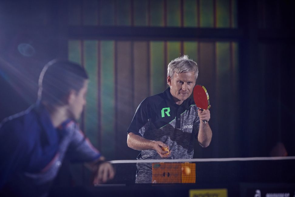 Torben Wosik darf in seiner Tischtennis-Akademie in Böblingen jetzt wieder Einzeltraining anbieten. Bild: Holzapfel