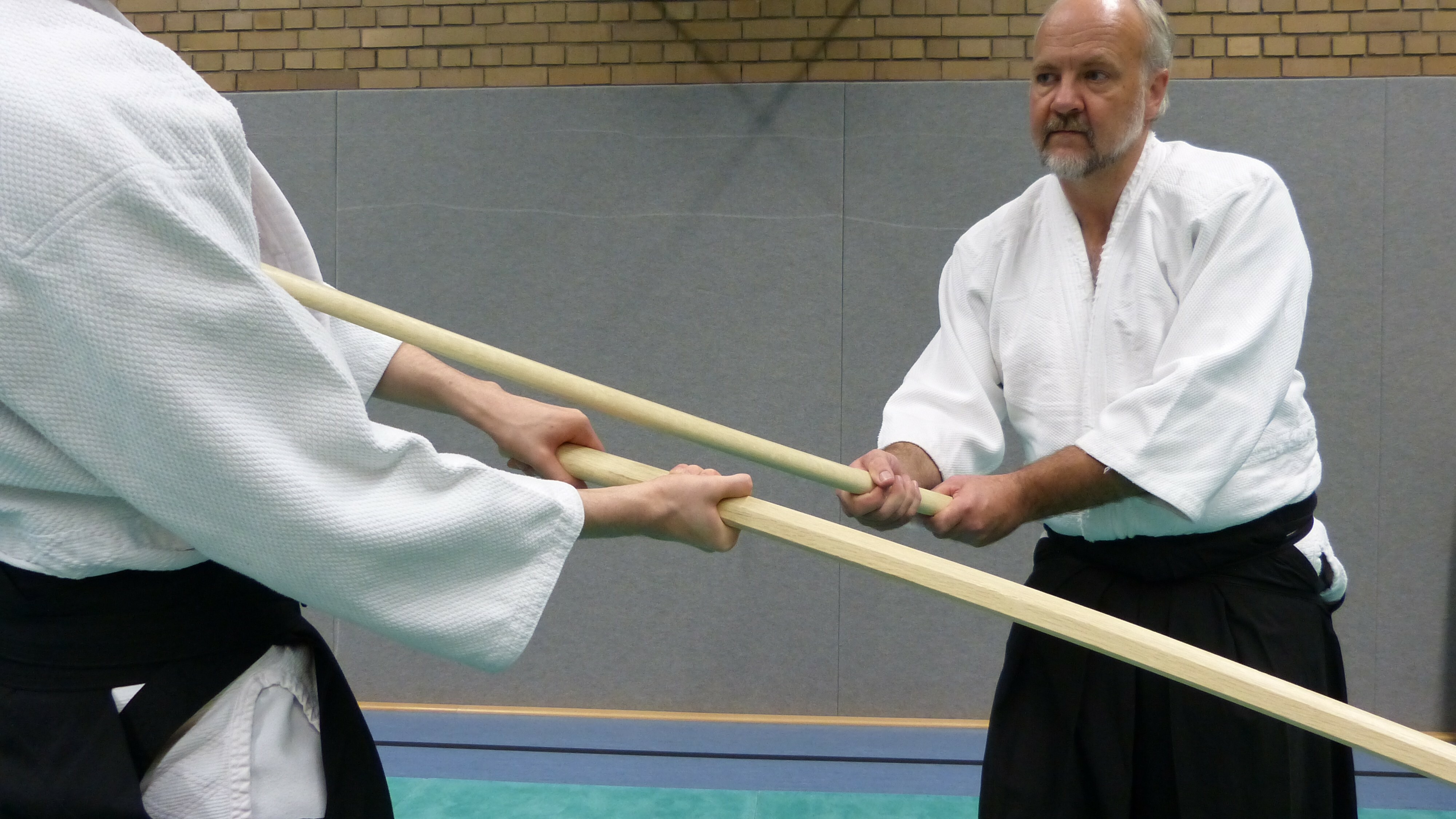 Konzentriert bei der Übung mit dem Kurzstock: Der Abteilungsleiter der Sindelfinger Aikido-Abteilung Andreas Bartel.Bild: z