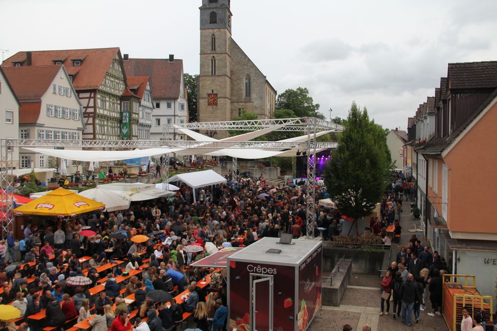 Volles Haus auf dem Böblinger Marktplatz. Bild: Oberdorfer