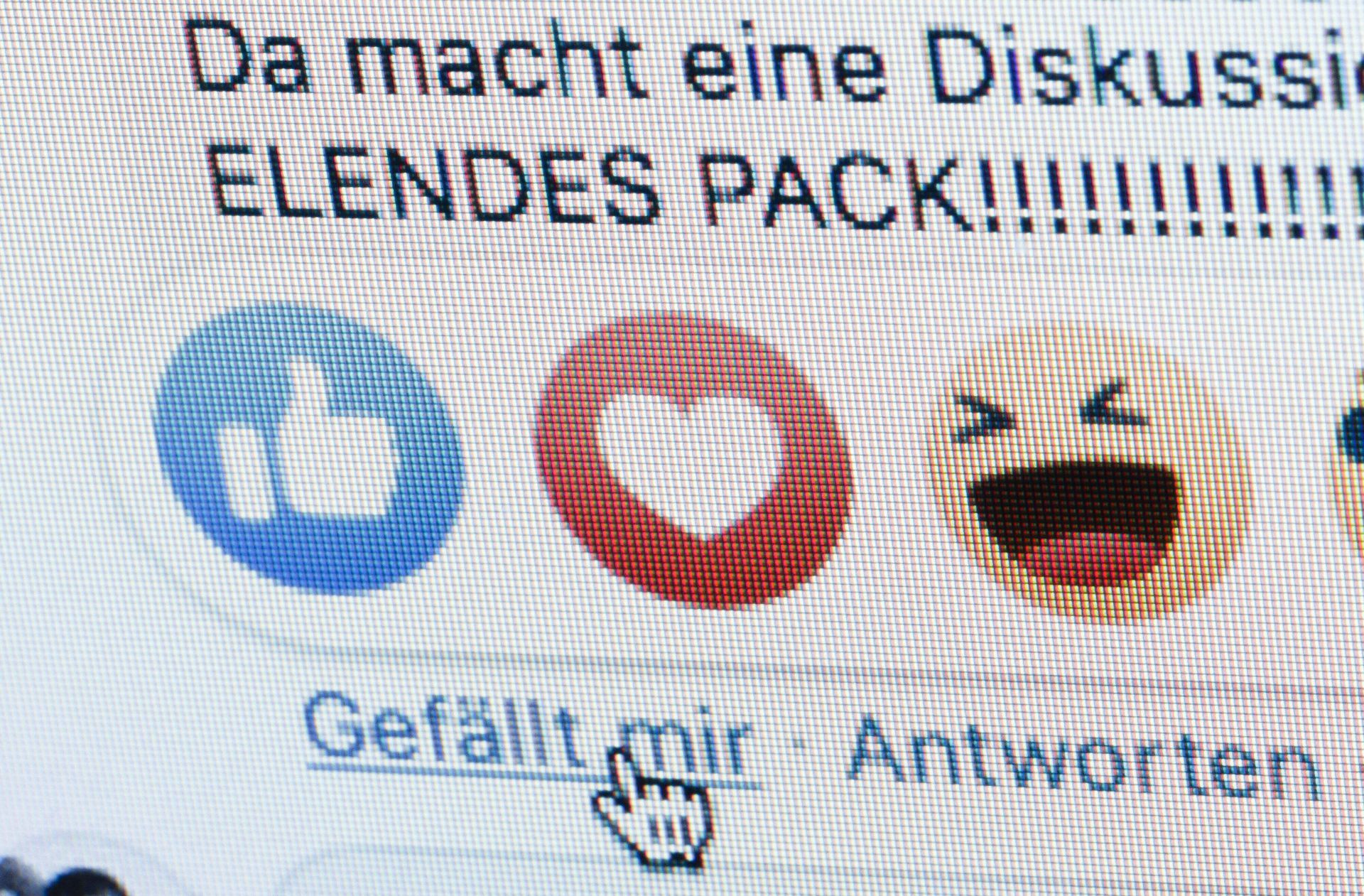 Strafrechtlich relevante Postings sollen an das Bundeskriminalamt weitergeleitet werden.