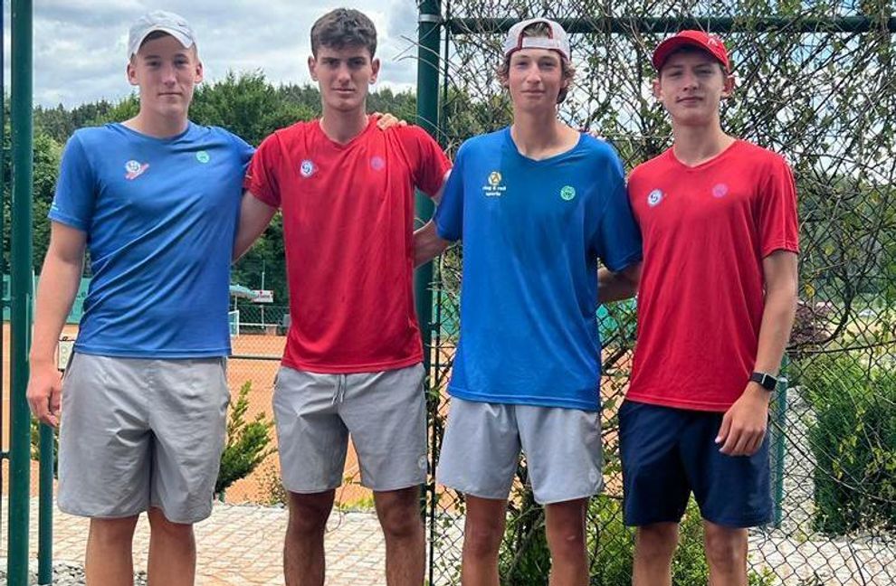 Die U18 des VfL Sindelfingen spielt künftig in der Württembergstaffel: Die erfolgreiche Mannschaft: Finnegan Heber, Toros Yakincam, Niels Hoffmann und Moritz Münster (von links).     Bild: z