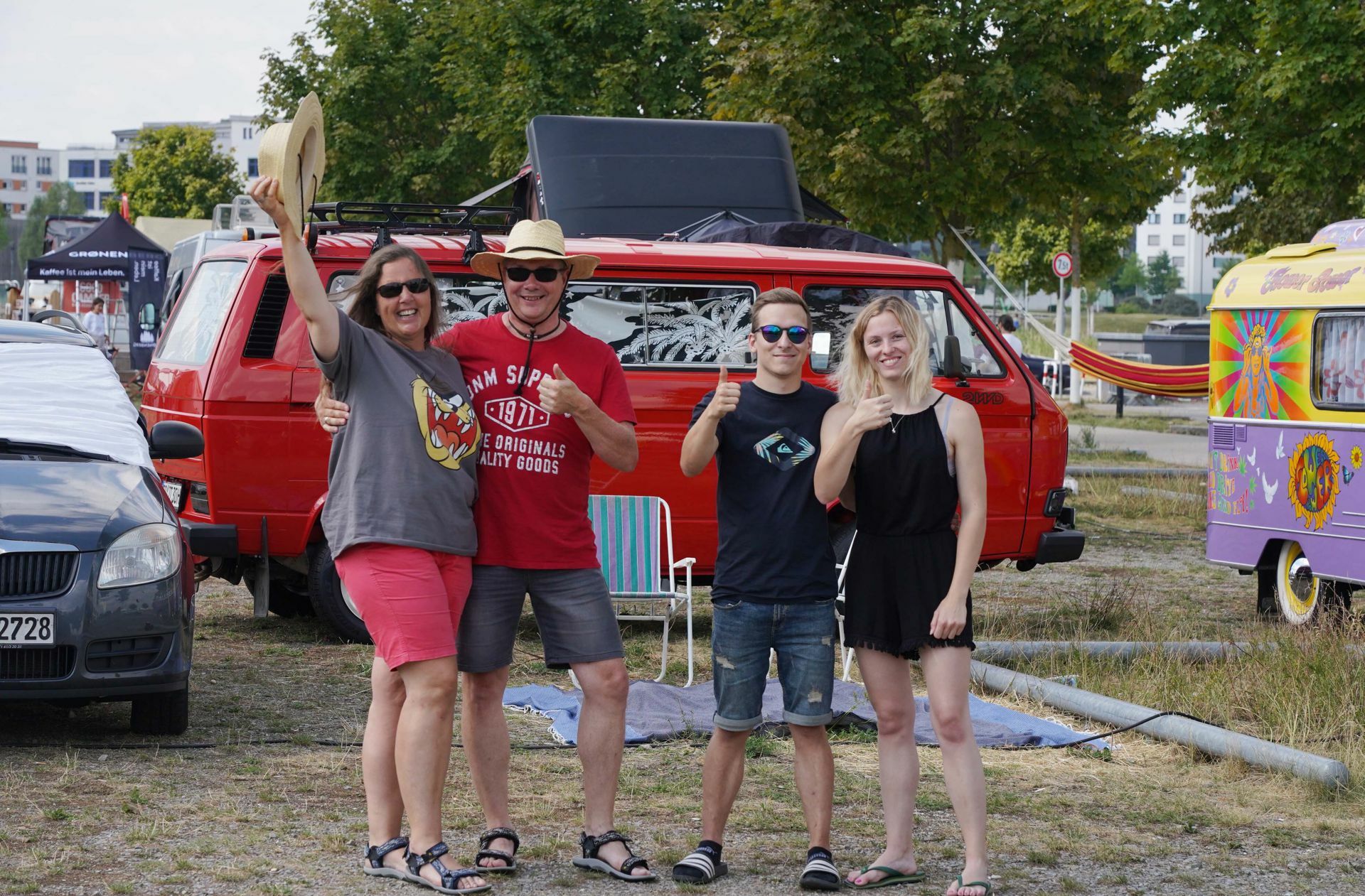 Rund um das Thema Vanlife hat sich ein weiterer Markt etabliert. Dort tummeln sich Veranstalter, Modeunternehmen oder auch Getränkekonzerne.