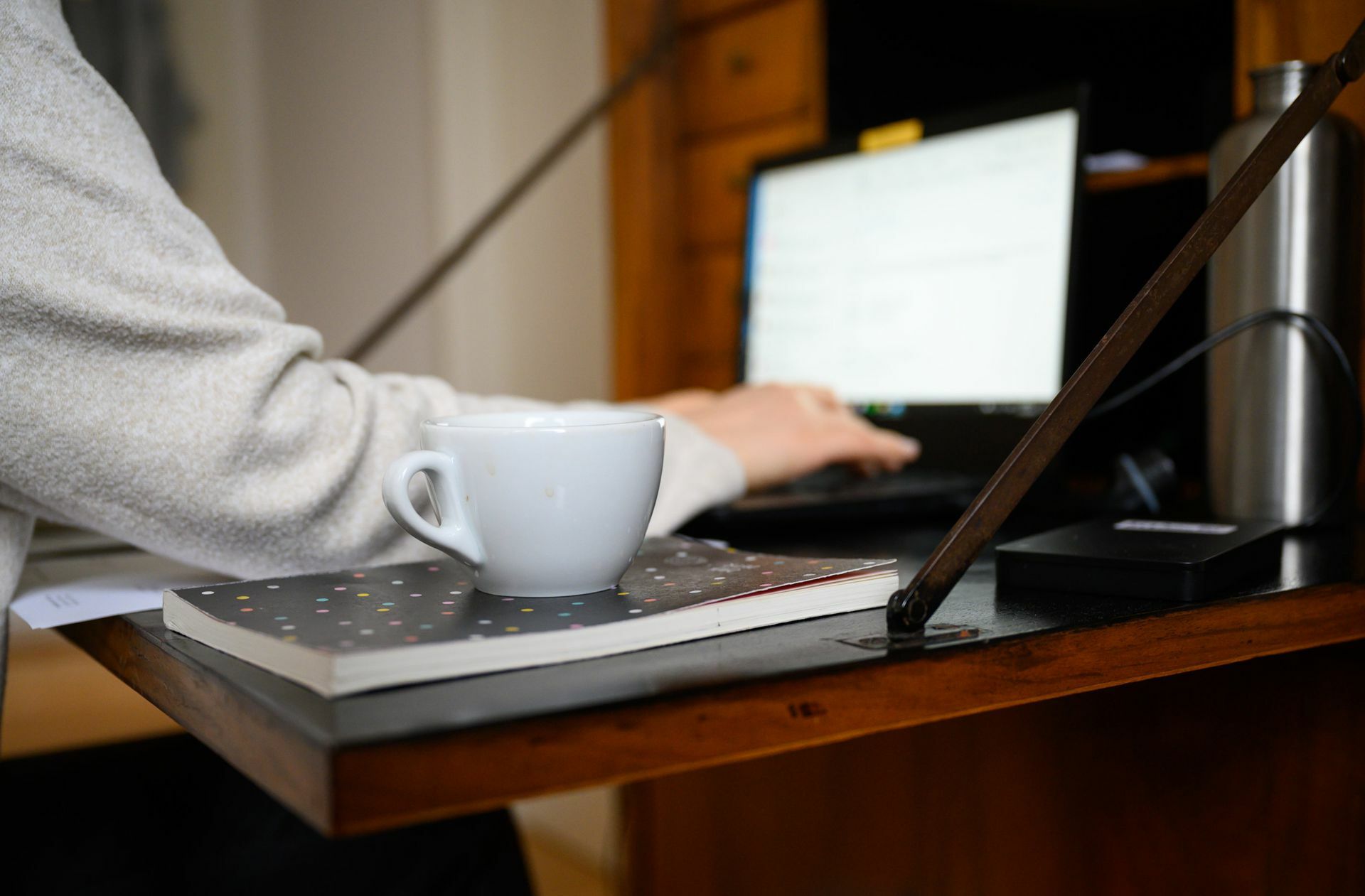 Kaffeepause allein zuhause oder doch lieber mit Kolleginnen? Foto: dpa/Paul Zinken