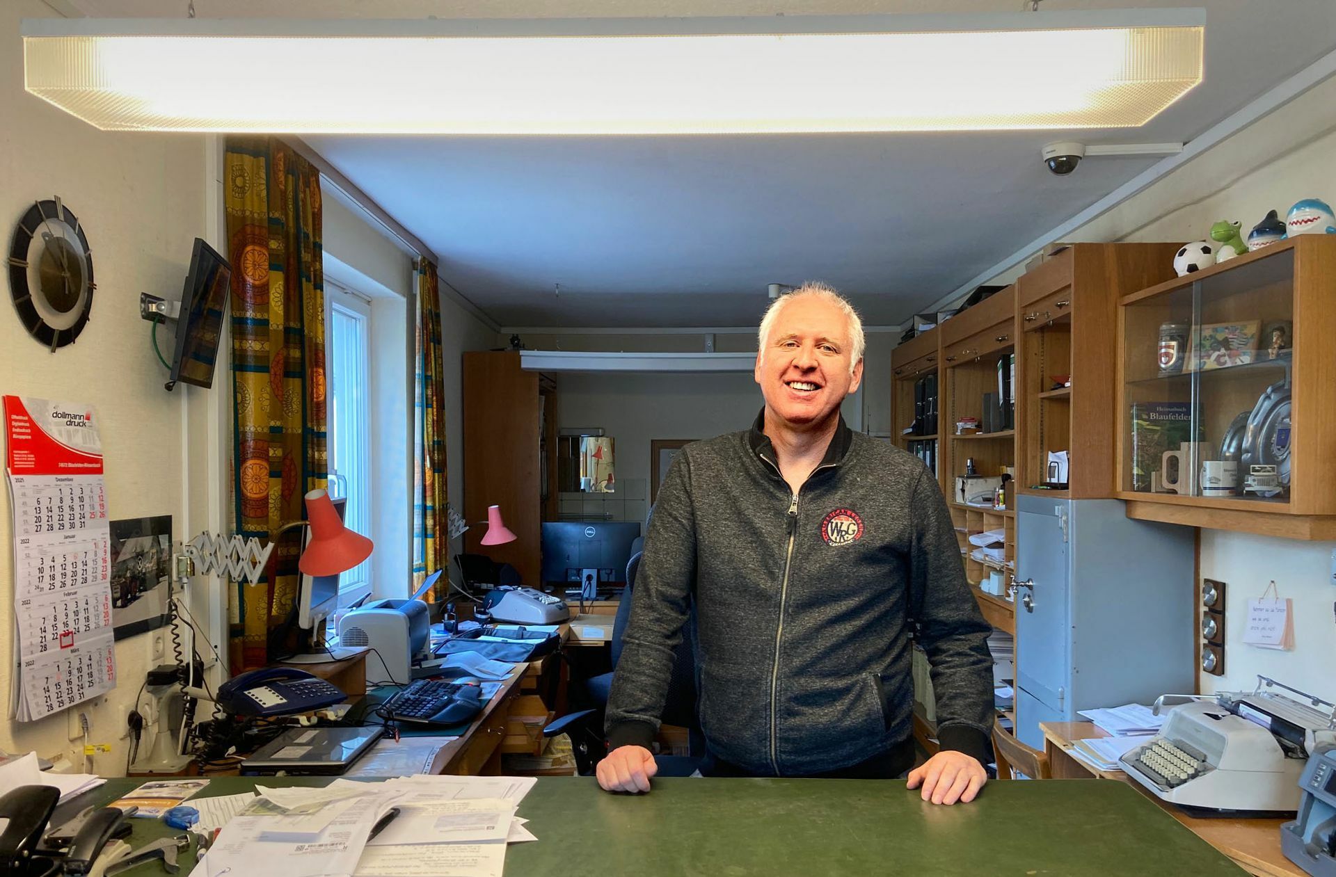 Der diskrete Charme der 60er Jahre: Persönlicher als von Peter Breiter in der Raiffeisenbank Gammesfeld kann Bankberatung kaum sein.