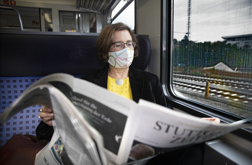 „Design und Ausstattung sind nicht auf dem allerneuesten Stand“: unsere Autorin in einem Abellio-Waggon.