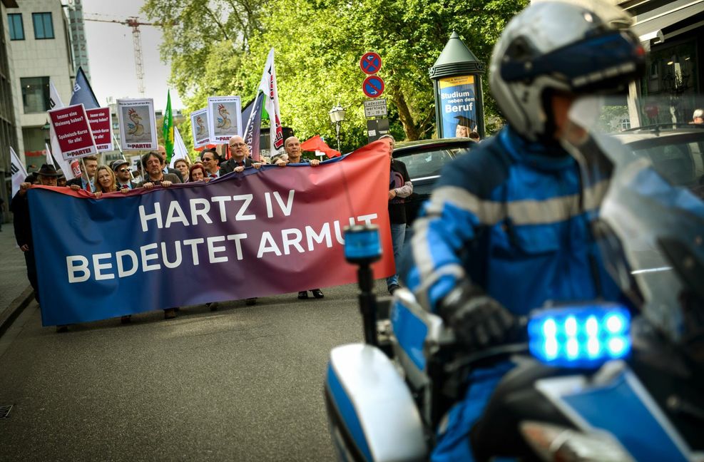 Protest vor der Corona-Pandemie: Hartz IV ist seit der Entstehung des Gesetzes hochumstritten.