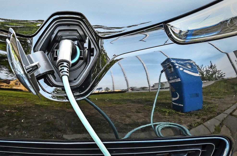 E-Autos sollen helfen, die CO2-Emissionen im Verkehr zu senken.