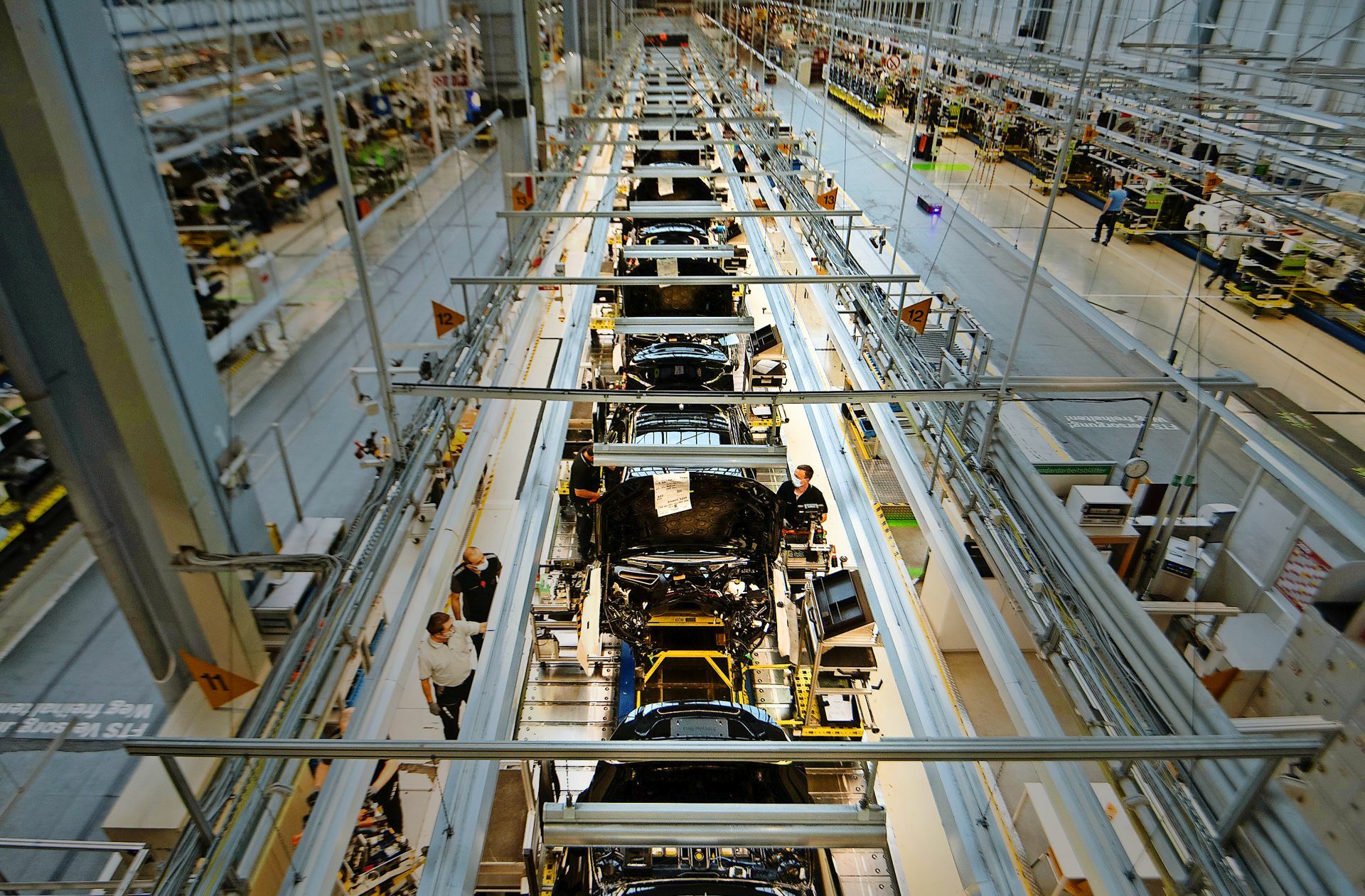 Produktion der S-Klasse in Sindelfingen: Klagen über das interne Jobforum gibt es vor allem von Beschäftigten des mittleren Managements. Foto: dpa/Marijan Murat
