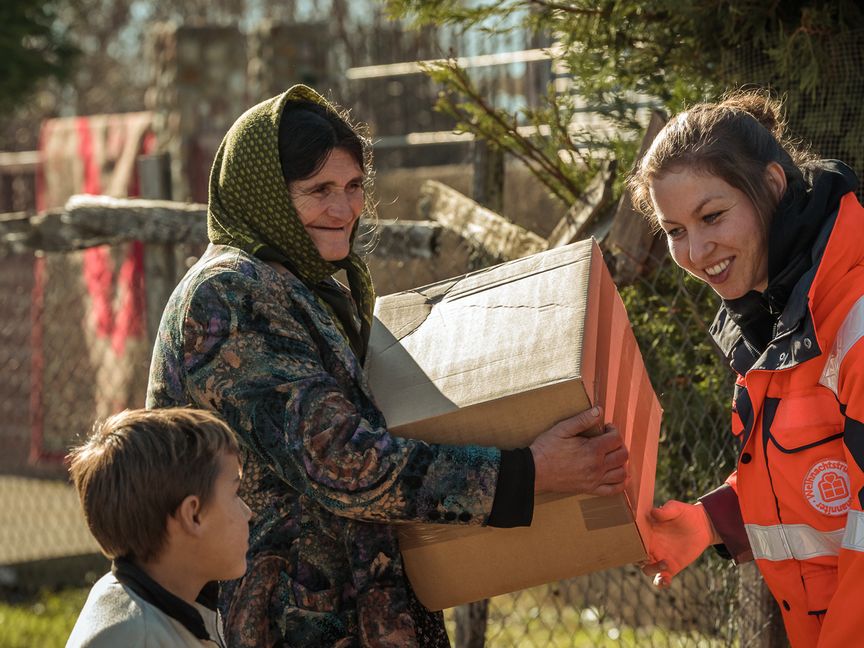 WT18_KonvoiAlbanien_Paketübergaben_28122018_MarionMartin