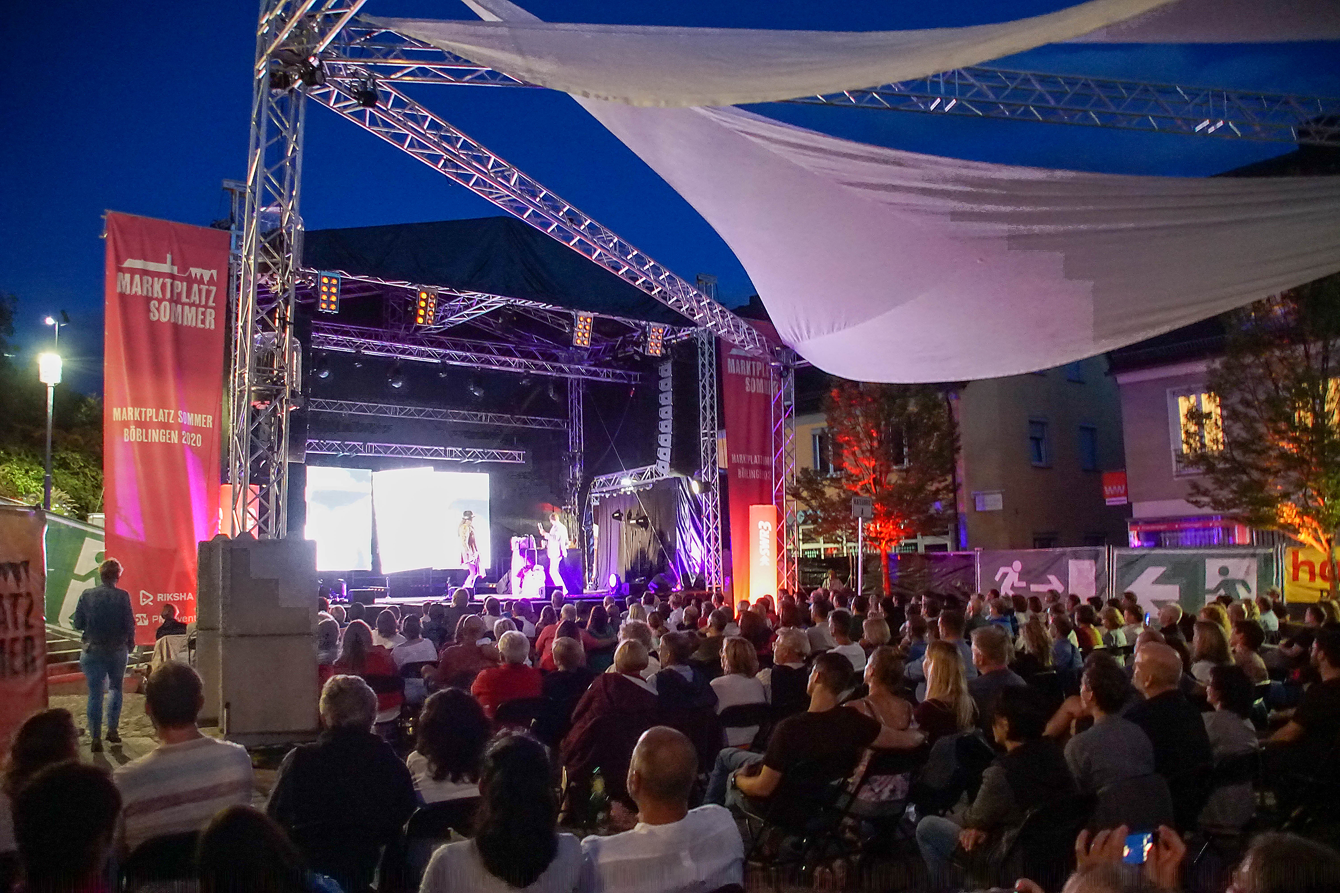 Gut besucht waren die SWR3 Live Lyrics beim Böblinger Marktplatz-Sommer am Samstagabend: Im kommenden Jahr würde Frank Bäuerle gerne eine zweite Auflage der Veranstaltungsreihe durchführen. Bild: Dettenmeyer
