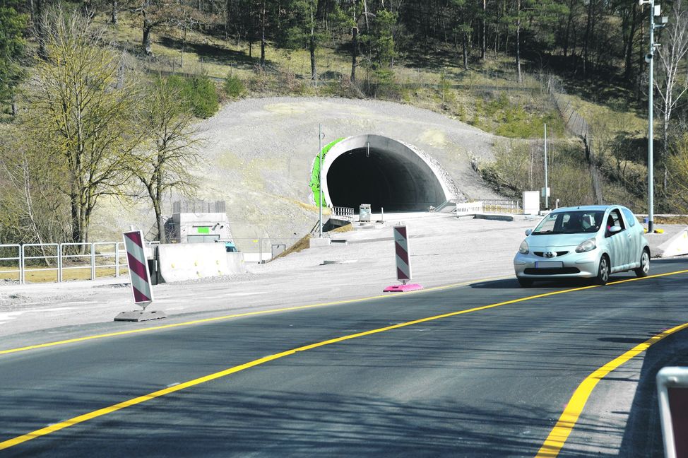 Morgen ist es so weit: Der 460 Meter lange Darmsheimer Tunnel wird nach jahrzehntelangen Diskussionen über eine Verkehrsentlastung des Ortes offiziell eingeweiht. Bild: Reichert/A