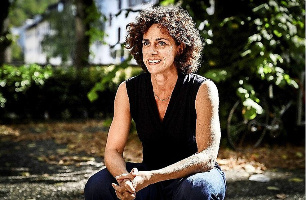 Die Choreografin Juliette Villemin sucht nach Gesprächspartnern, die sich für Körpersprache und Kommunikation interessieren. Foto: Daniela Wolf