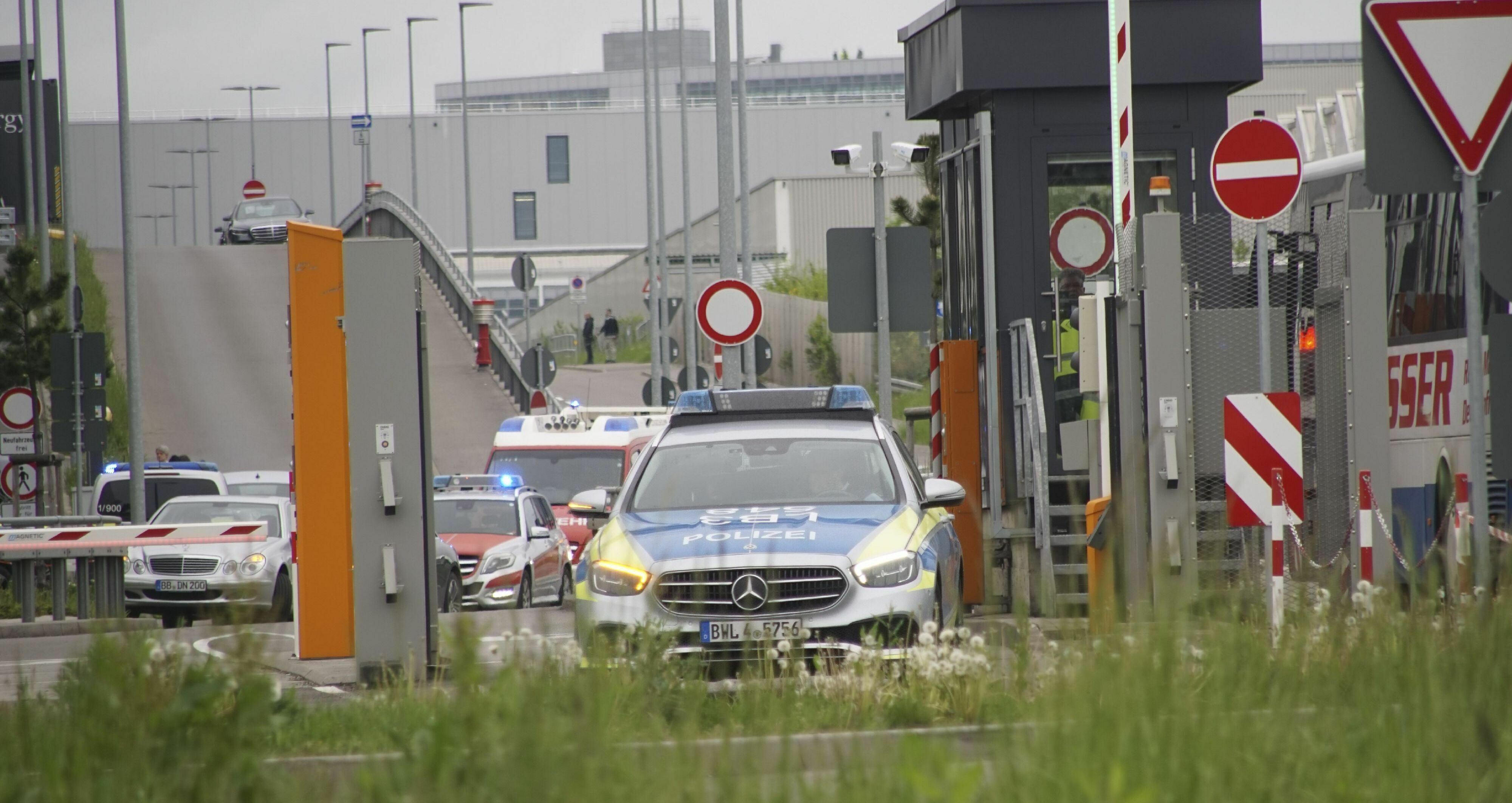 Blaulichtgewitter an Tor 5.      Bild: SDMG/Dettenmeyer