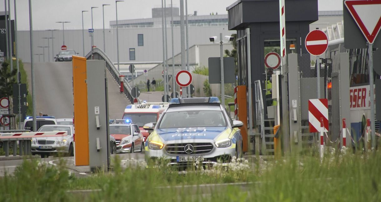 Blaulichtgewitter an Tor 5. Bild: SDMG/Dettenmeyer