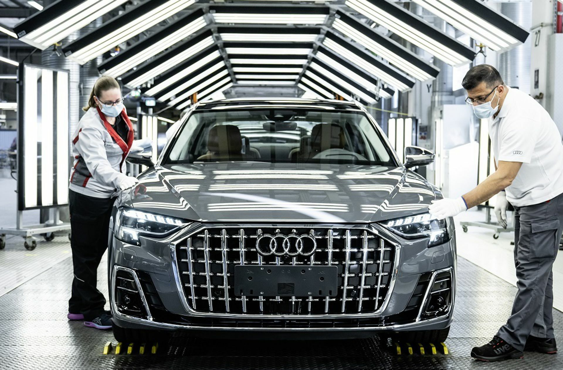 Speziell für China wird in Neckarsulm die superlange   Luxuslimousine Audi A8 L Horch produziert. Mit   5,45 Meter Länge ist der Wagen mit dem wuchtigen Kühlergrill  das längste jemals gebaute Serienmodell der Marke.