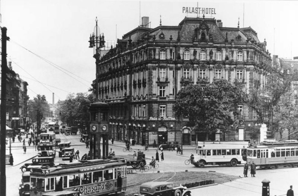 Der Potsdamer Platz vor seiner Zerstörung im Zweiten Weltkrieg. Berlin war damals eine Weltmetropole – und das Revier des Malers George Grosz.