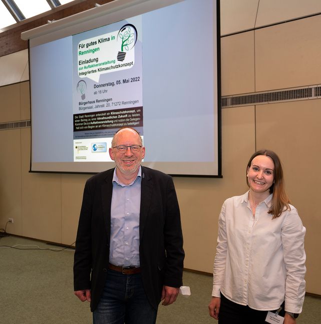 Die zwei Referenten bei der Klimaschutz-Auftaktveranstaltung in Renningen. Klimaschutzbeauftragte der Stadt, Ina Reinhard und Netze-BW-Klimaschutzberater Jörg Scholtes.    Bild: Richter