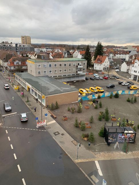 Auf dem ehemaligen Volksbank-Areal, heute schon bekannt als Grüner Platz, soll das künftige Kultur- und Bürgerzentrum entstehen. Bild: Haar