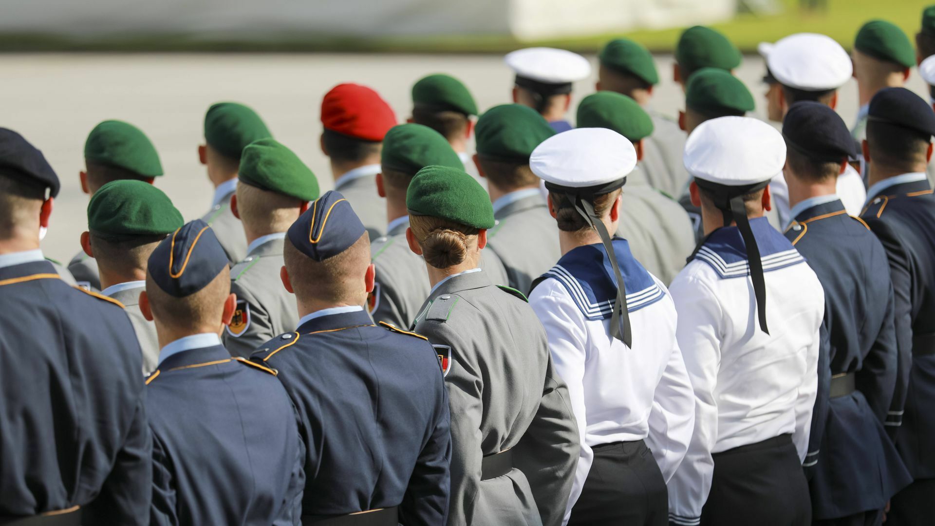 Um Rekrut zu werden, muss man erst seinen Weg zur Bewerbung finden.    Foto: imago/Andreas Friedrichs