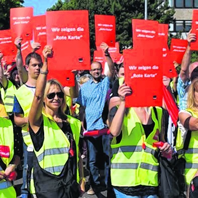 Real-Mitarbeiter beim Warnstreik Mitte Juli auf der Böblinger Hulb. Bild: Krauter/A
